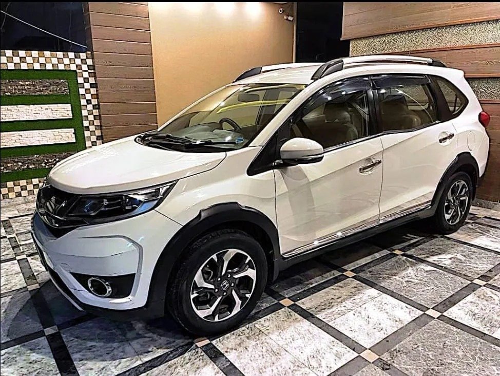 Rent a Luxury car in Lahore image