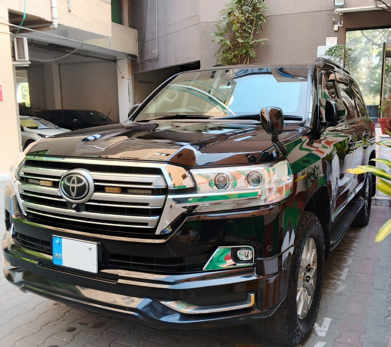 Bulletproof Car Rental in Faisalabad – B6/B6+ Armored Vehicles image